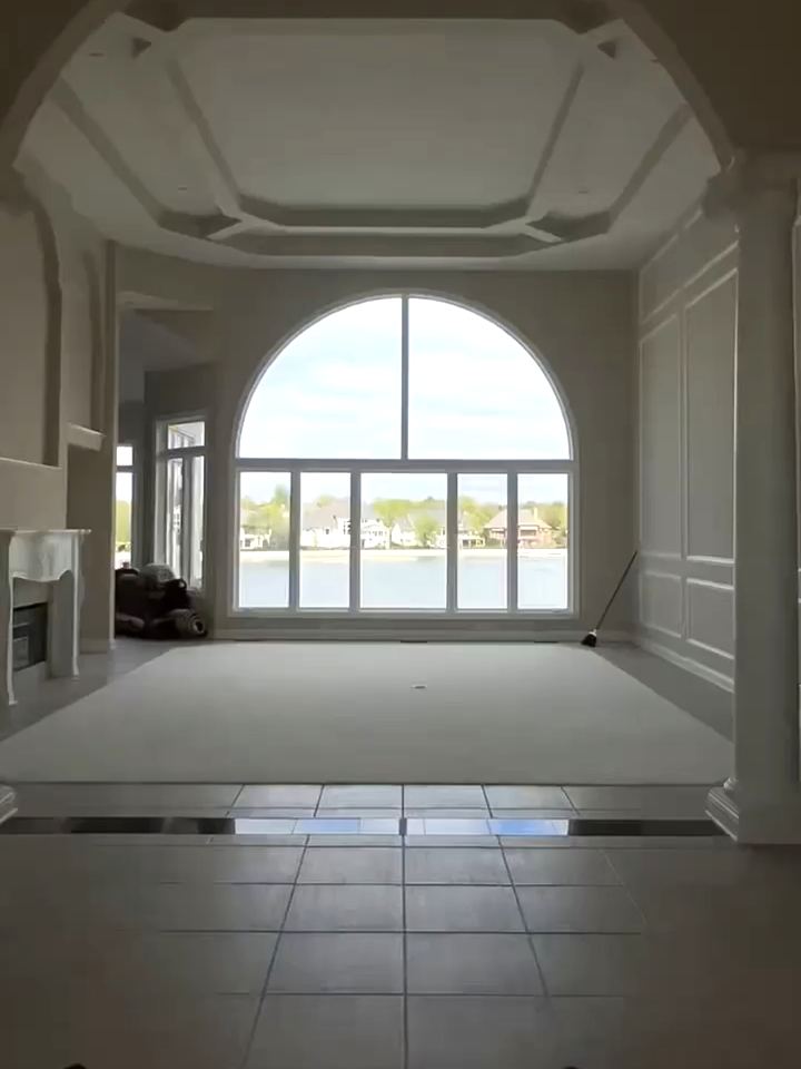 Cream carpet inset into tile and bordered, Carmel